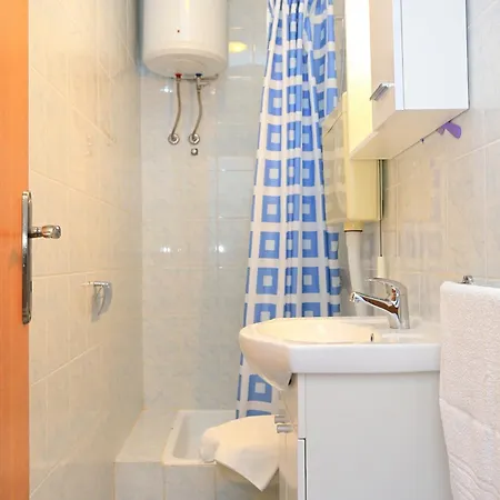 Apartment 5 *